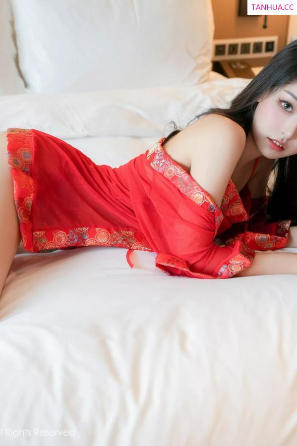   [XiuRen]高清写真图 2025.04.23 No.10186 白琮瑗 情趣红袍第32张图片